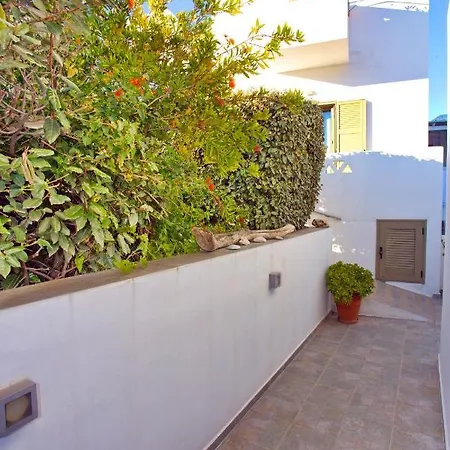 Aspous Studios And Rooms Apartment