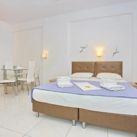 Aspous Studios And Rooms