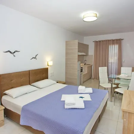 Apartment Aspous Studios And Rooms